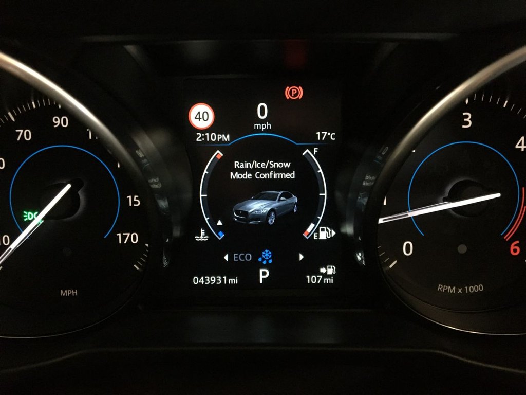 USED 2017 66 JAGUAR XF 2.0 PRESTIGE 4d 161 BHP 