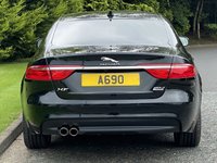 USED 2017 17 JAGUAR XF 2.0 D PORTFOLIO AWD 4d 177 BHP Glass Sunroof Heated Wheel