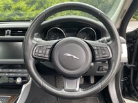 USED 2017 17 JAGUAR XF 2.0 D PORTFOLIO AWD 4d 177 BHP Glass Sunroof Heated Wheel