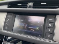 USED 2017 17 JAGUAR XF 2.0 D PORTFOLIO AWD 4d 177 BHP Glass Sunroof Heated Wheel