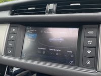 USED 2017 17 JAGUAR XF 2.0 D PORTFOLIO AWD 4d 177 BHP Glass Sunroof Heated Wheel