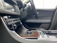 USED 2017 17 JAGUAR XF 2.0 D PORTFOLIO AWD 4d 177 BHP Glass Sunroof Heated Wheel