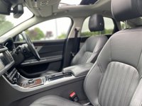 USED 2017 17 JAGUAR XF 2.0 D PORTFOLIO AWD 4d 177 BHP Glass Sunroof Heated Wheel