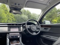 USED 2017 17 JAGUAR XF 2.0 D PORTFOLIO AWD 4d 177 BHP Glass Sunroof Heated Wheel
