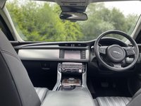 USED 2017 17 JAGUAR XF 2.0 D PORTFOLIO AWD 4d 177 BHP Glass Sunroof Heated Wheel