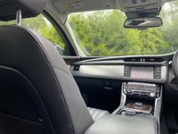 USED 2017 17 JAGUAR XF 2.0 D PORTFOLIO AWD 4d 177 BHP Glass Sunroof Heated Wheel