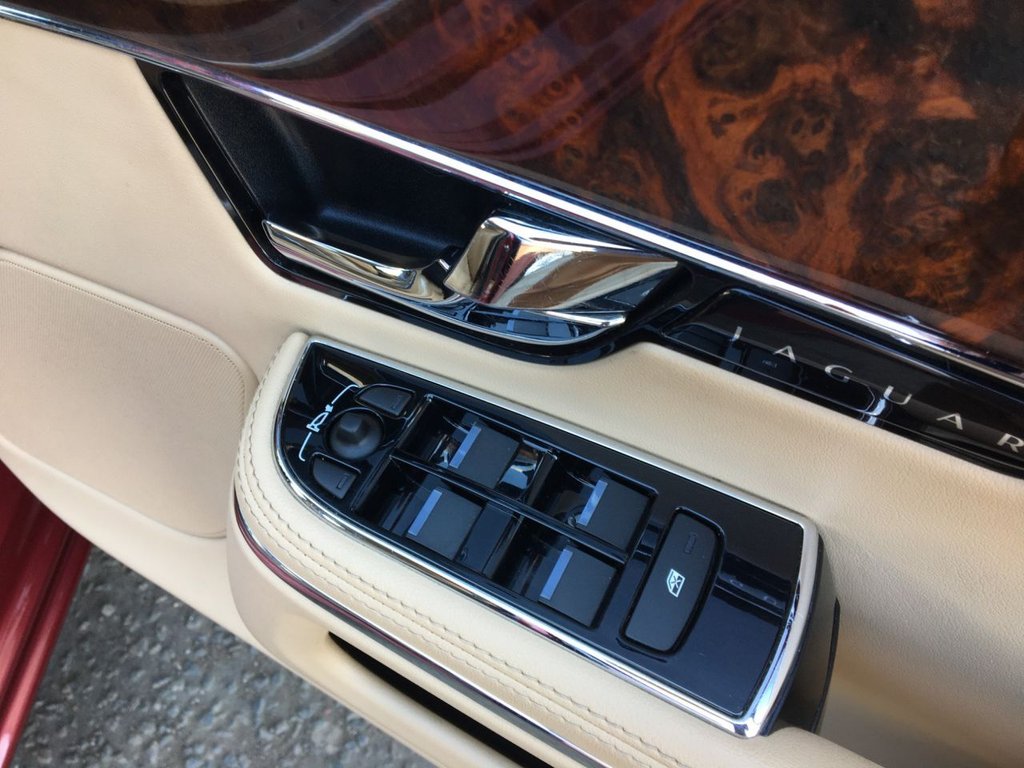 USED 2013 63 JAGUAR XJ 3.0 D V6 LUXURY 4d 275 BHP 