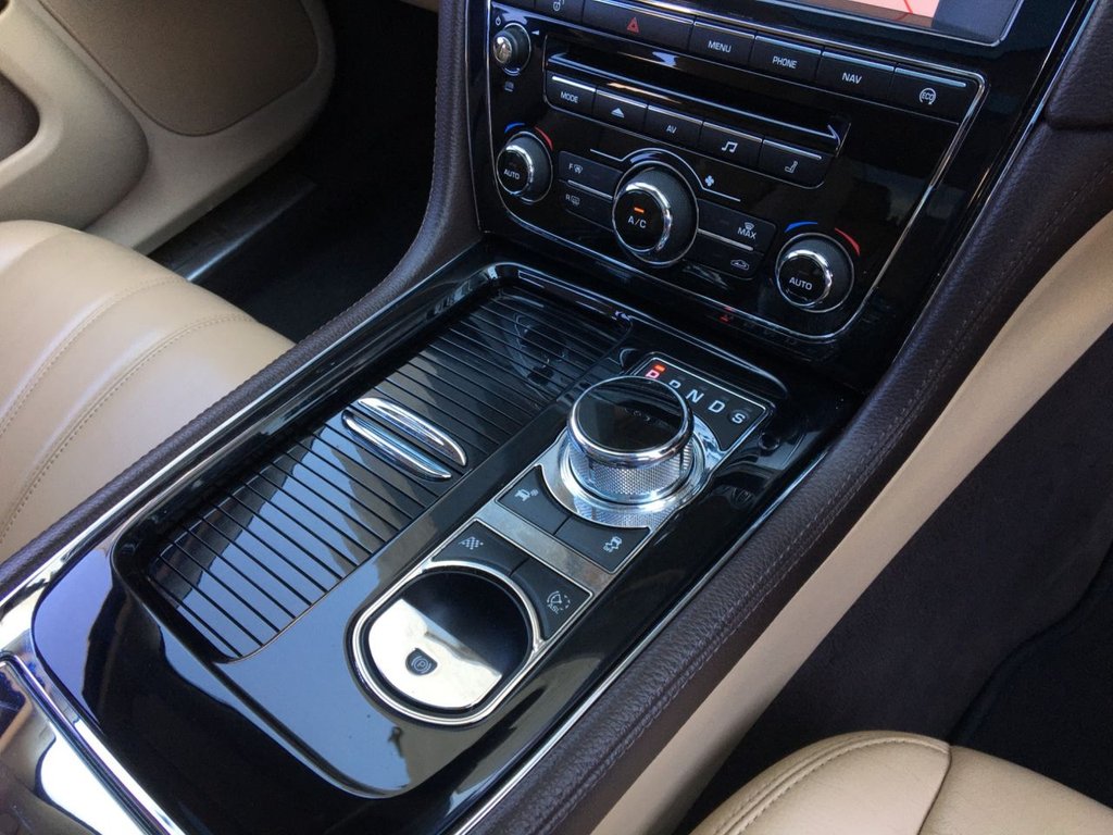 USED 2013 63 JAGUAR XJ 3.0 D V6 LUXURY 4d 275 BHP 