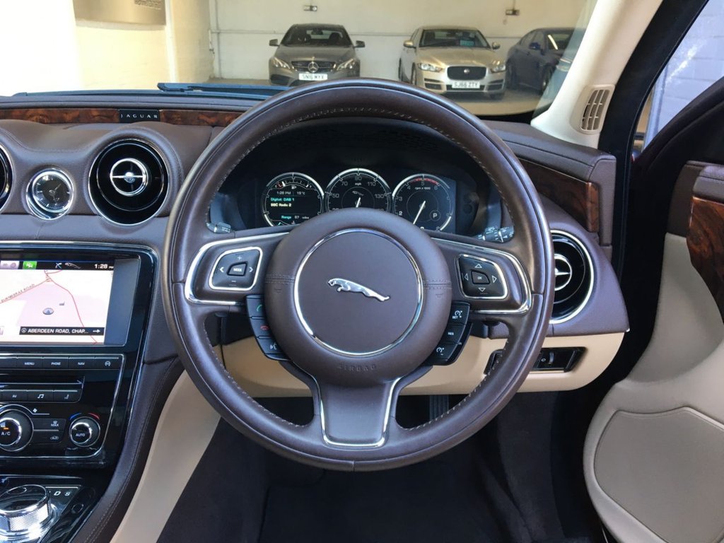 USED 2013 63 JAGUAR XJ 3.0 D V6 LUXURY 4d 275 BHP 