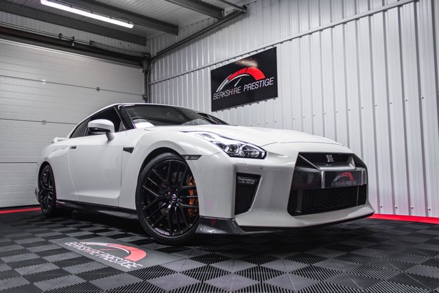 2017 67 Nissan GT-R 3.8 RECARO 2d 562 BHP