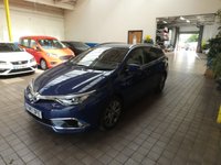 USED 2017 17 TOYOTA AURIS 1.8 VVT-I EXCEL TOURING SPORTS TSS 5d 99 BHP SAT NAV PART LEATHER INTERIOR HEATED SEATS