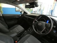 USED 2017 17 TOYOTA AURIS 1.8 VVT-I EXCEL TOURING SPORTS TSS 5d 99 BHP SAT NAV PART LEATHER INTERIOR HEATED SEATS