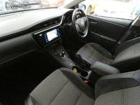 USED 2017 17 TOYOTA AURIS 1.8 VVT-I EXCEL TOURING SPORTS TSS 5d 99 BHP SAT NAV PART LEATHER INTERIOR HEATED SEATS