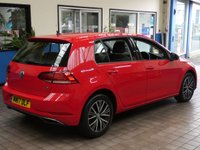 USED 2017 17 VOLKSWAGEN GOLF 1.6 SE NAVIGATION TDI BLUEMOTION TECHNOLOGY 5d 114 BHP SAT NAV HEATED SEATS VAT Q