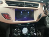 USED 2017 67 DS DS 3 1.2 PURETECH GIVENCHY LE MAKEUP S/S 3d 109 BHP PEARL WHITE TEXTURE SAT NAV