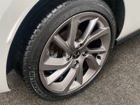 USED 2017 67 DS DS 3 1.2 PURETECH GIVENCHY LE MAKEUP S/S 3d 109 BHP PEARL WHITE TEXTURE SAT NAV