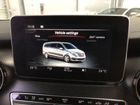 USED 2020 69 MERCEDES-BENZ V-CLASS 2.0 V 300 D AMG LINE XL 5d 236 BHP * VAT QUALIFYING * PRIVACY GLASS * CLIMATE  CONTROL * PARKING SENSORS * NAVIGATION * LEATHER * 19 INCH ALLOYS * 8 SEATS *