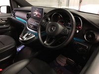 USED 2020 69 MERCEDES-BENZ V-CLASS 2.0 V 300 D AMG LINE XL 5d 236 BHP * VAT QUALIFYING * PRIVACY GLASS * CLIMATE  CONTROL * PARKING SENSORS * NAVIGATION * LEATHER * 19 INCH ALLOYS * 8 SEATS *