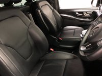 USED 2020 69 MERCEDES-BENZ V-CLASS 2.0 V 300 D AMG LINE XL 5d 236 BHP * VAT QUALIFYING * PRIVACY GLASS * CLIMATE  CONTROL * PARKING SENSORS * NAVIGATION * LEATHER * 19 INCH ALLOYS * 8 SEATS *