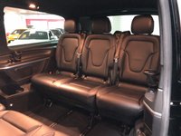 USED 2020 69 MERCEDES-BENZ V-CLASS 2.0 V 300 D AMG LINE XL 5d 236 BHP * VAT QUALIFYING * PRIVACY GLASS * CLIMATE  CONTROL * PARKING SENSORS * NAVIGATION * LEATHER * 19 INCH ALLOYS * 8 SEATS *