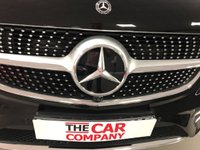 USED 2020 69 MERCEDES-BENZ V-CLASS 2.0 V 300 D AMG LINE XL 5d 236 BHP * VAT QUALIFYING * PRIVACY GLASS * CLIMATE  CONTROL * PARKING SENSORS * NAVIGATION * LEATHER * 19 INCH ALLOYS * 8 SEATS *