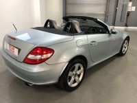 USED 2005 05 MERCEDES-BENZ SLK 1.8 SLK200 KOMPRESSOR 2d 161 BHP * AIRSCARF * CLIMATE * CRUISE * HEATED FRONT SEATS * PARKING SENSORS *