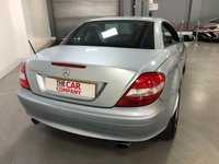USED 2005 05 MERCEDES-BENZ SLK 1.8 SLK200 KOMPRESSOR 2d 161 BHP * AIRSCARF * CLIMATE * CRUISE * HEATED FRONT SEATS * PARKING SENSORS *