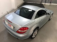 USED 2005 05 MERCEDES-BENZ SLK 1.8 SLK200 KOMPRESSOR 2d 161 BHP * AIRSCARF * CLIMATE * CRUISE * HEATED FRONT SEATS * PARKING SENSORS *