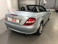 USED 2005 05 MERCEDES-BENZ SLK 1.8 SLK200 KOMPRESSOR 2d 161 BHP * AIRSCARF * CLIMATE * CRUISE * HEATED FRONT SEATS * PARKING SENSORS *