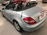 USED 2005 05 MERCEDES-BENZ SLK 1.8 SLK200 KOMPRESSOR 2d 161 BHP * AIRSCARF * CLIMATE * CRUISE * HEATED FRONT SEATS * PARKING SENSORS *