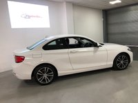 USED 2017 67 BMW 2 SERIES 2.0 218D SPORT 2d 148 BHP * NAVIGATION  SYSTEM *  MOT NOV * 2 KEYS * PARKING SENSORS * BLUETOOTH * AIR CONDITONING * DAB RADIO *