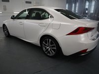 USED 2018 18 LEXUS IS 2.5 300H ADVANCE 4d 179 BHP IN THE WHITE MICA PAINT FINISH THIS LEXUS IS STUNNING.