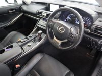 USED 2018 18 LEXUS IS 2.5 300H ADVANCE 4d 179 BHP IN THE WHITE MICA PAINT FINISH THIS LEXUS IS STUNNING.