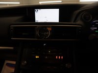 USED 2018 18 LEXUS IS 2.5 300H ADVANCE 4d 179 BHP IN THE WHITE MICA PAINT FINISH THIS LEXUS IS STUNNING.
