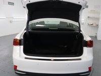 USED 2018 18 LEXUS IS 2.5 300H ADVANCE 4d 179 BHP IN THE WHITE MICA PAINT FINISH THIS LEXUS IS STUNNING.