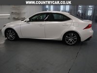USED 2018 18 LEXUS IS 2.5 300H ADVANCE 4d 179 BHP IN THE WHITE MICA PAINT FINISH THIS LEXUS IS STUNNING.