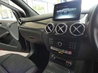 USED 2017 67 MERCEDES-BENZ B-CLASS 2.1 B 200 D AMG LINE PREMIUM 5d 134 BHP SAT NAV PART LEATHER INTERIOR