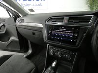 USED 2018 18 VOLKSWAGEN TIGUAN 2.0 SEL TDI BLUEMOTION TECHNOLOGY DSG 5d 148 BHP SAT NAV SUNROOF HEATED SEATS
