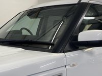 USED 2013 63 LAND ROVER DISCOVERY 4 3.0 SDV6 HSE LUXURY 5d 255 BHP Truily outstanding Dicovery 4 SDV6 HSE LUXURY 7 Seater, Spectacular Fuji white, full black ebony windsor premium leather, rear media package factory fitted 2 sceens, privacy glass, heated rear seats, free uk delivery 12 months mot "no advisories " New cam belt fitted for delivery, 2 keys,