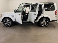 USED 2013 63 LAND ROVER DISCOVERY 4 3.0 SDV6 HSE LUXURY 5d 255 BHP Truily outstanding Dicovery 4 SDV6 HSE LUXURY 7 Seater, Spectacular Fuji white, full black ebony windsor premium leather, rear media package factory fitted 2 sceens, privacy glass, heated rear seats, free uk delivery 12 months mot "no advisories " New cam belt fitted for delivery, 2 keys,