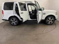 USED 2013 63 LAND ROVER DISCOVERY 4 3.0 SDV6 HSE LUXURY 5d 255 BHP Truily outstanding Dicovery 4 SDV6 HSE LUXURY 7 Seater, Spectacular Fuji white, full black ebony windsor premium leather, rear media package factory fitted 2 sceens, privacy glass, heated rear seats, free uk delivery 12 months mot "no advisories " New cam belt fitted for delivery, 2 keys,