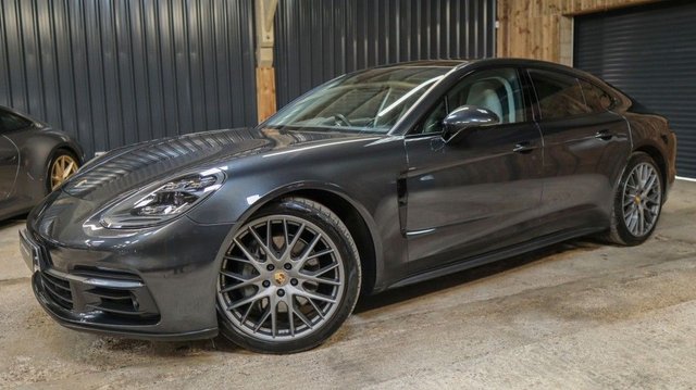 2017 Porsche Panamera 
