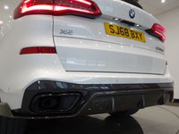 USED 2018 68 BMW X5 3.0 M50D (400 PS) AUTO XDRIVE (S/S) + COLOSSAL SPEC + �&pound;25,000 EXTRAS + E/H/M EXT COMFORT LEATHERS + SKYLOUNGE PANORAMIC SUNROOF + HARMAN KARDON + LASER LIGHTS 22 S+BODY KIT+LEDS+360 CAM+LEATHER+NAV+ADAPT CRUISE