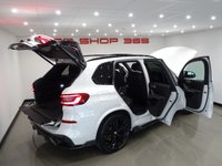 USED 2018 68 BMW X5 3.0 M50D (400 PS) AUTO XDRIVE (S/S) + COLOSSAL SPEC + �&pound;25,000 EXTRAS + E/H/M EXT COMFORT LEATHERS + SKYLOUNGE PANORAMIC SUNROOF + HARMAN KARDON + LASER LIGHTS 22 S+BODY KIT+LEDS+360 CAM+LEATHER+NAV+ADAPT CRUISE