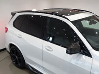 USED 2018 68 BMW X5 3.0 M50D (400 PS) AUTO XDRIVE (S/S) + COLOSSAL SPEC + �&pound;25,000 EXTRAS + E/H/M EXT COMFORT LEATHERS + SKYLOUNGE PANORAMIC SUNROOF + HARMAN KARDON + LASER LIGHTS 22 S+BODY KIT+LEDS+360 CAM+LEATHER+NAV+ADAPT CRUISE