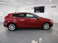 USED 2018 18 VOLVO V40 1.5 T3 INSCRIPTION 5d 150 BHP FITTED WITH LOADS OF FACTORY EXTRAS  THIS STUNNING RED HATCHBACK VOLVO NEEDS TO BE SEEN.