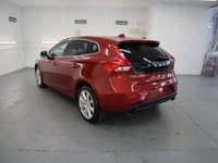 USED 2018 18 VOLVO V40 1.5 T3 INSCRIPTION 5d 150 BHP FITTED WITH LOADS OF FACTORY EXTRAS  THIS STUNNING RED HATCHBACK VOLVO NEEDS TO BE SEEN.