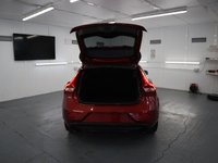 USED 2018 18 VOLVO V40 1.5 T3 INSCRIPTION 5d 150 BHP FITTED WITH LOADS OF FACTORY EXTRAS  THIS STUNNING RED HATCHBACK VOLVO NEEDS TO BE SEEN.