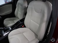 USED 2018 18 VOLVO V40 1.5 T3 INSCRIPTION 5d 150 BHP FITTED WITH LOADS OF FACTORY EXTRAS  THIS STUNNING RED HATCHBACK VOLVO NEEDS TO BE SEEN.