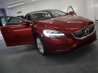 USED 2018 18 VOLVO V40 1.5 T3 INSCRIPTION 5d 150 BHP FITTED WITH LOADS OF FACTORY EXTRAS  THIS STUNNING RED HATCHBACK VOLVO NEEDS TO BE SEEN.